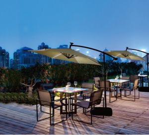 Wholesale Sunbrella Outdoor Cantilever Patio Umbrella With Lights Side Stand Garden Round Aluminum Cantilever Parasol from china suppliers