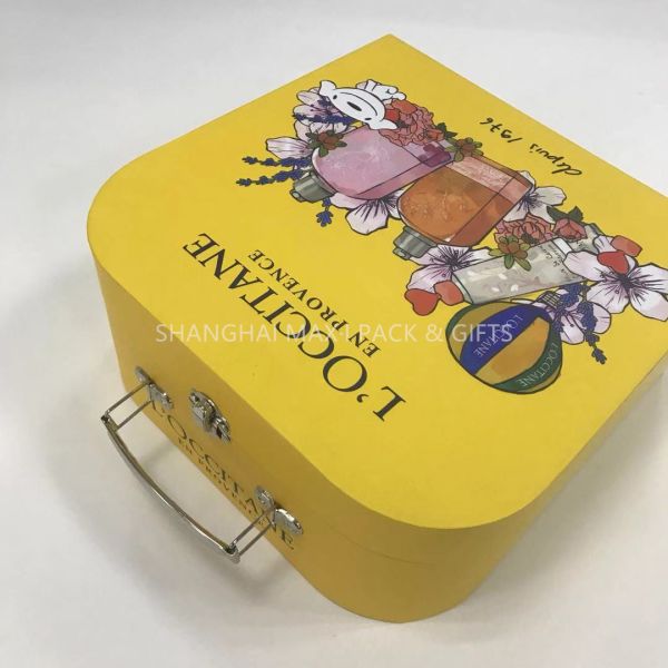 Yellow Bespoke Luxury Packaging Boxes Handle Custom Tab Lock Paper Printing