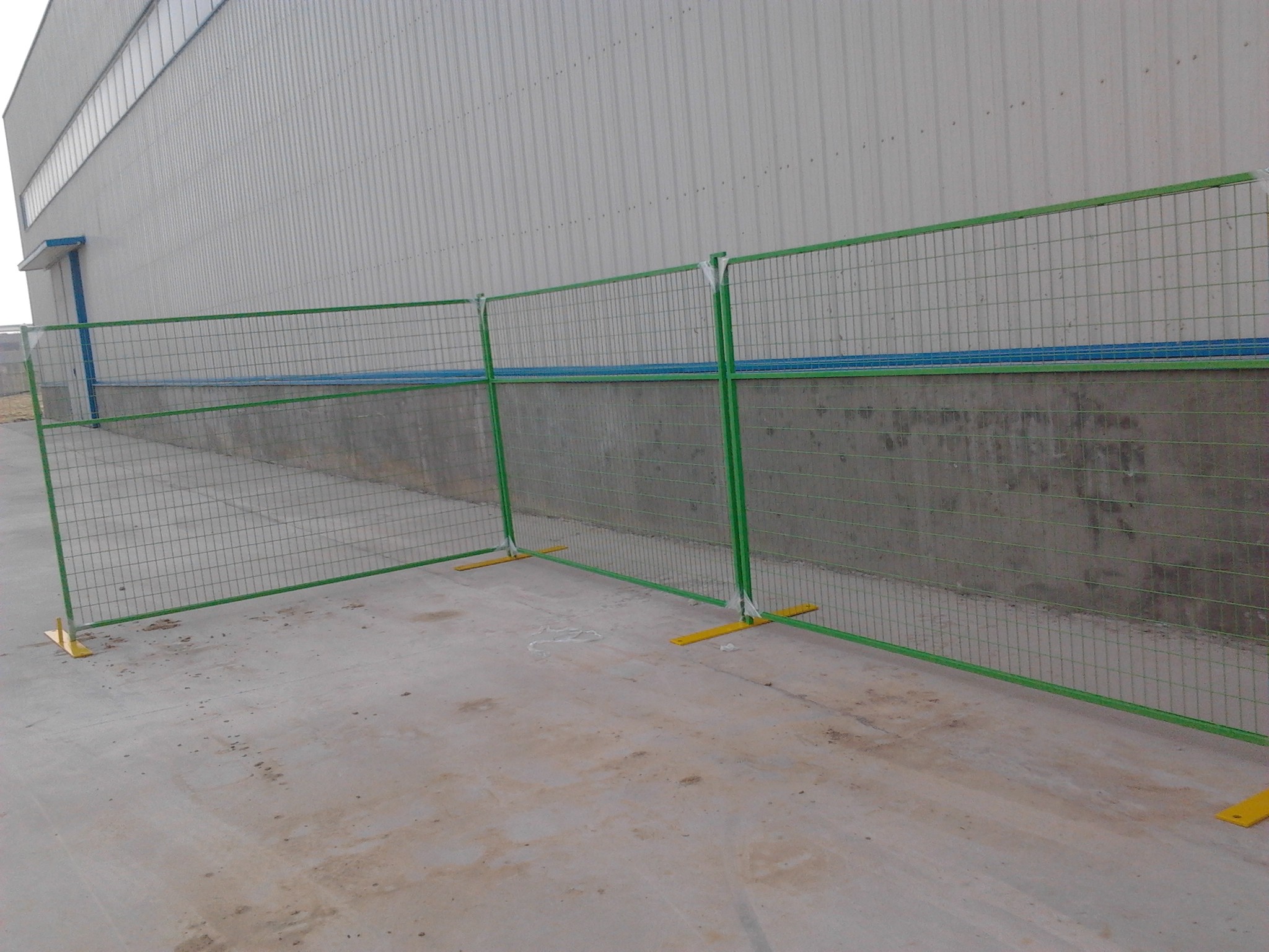 H6’/1830mm*W9.5’/2900mm weld infill mesh2"*4"*9ga/3.60mm temporary construction fence panels powder coated blue