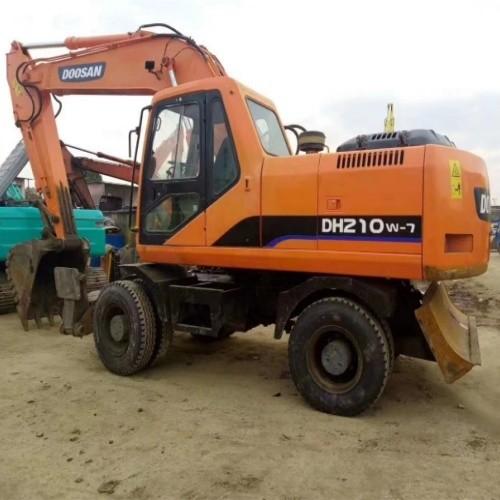 Doosan DH210W-7 Wheel Excavator in Shanghai Hot Made in Korea 19800kg Operating