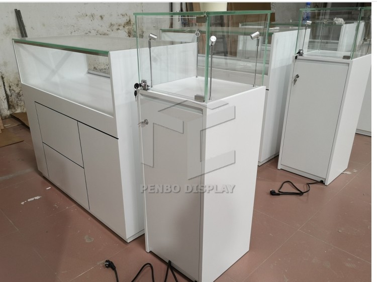 3000*3000 Glass Jewellery Display Cabinet Kiosk 110cm High Stick Veneer