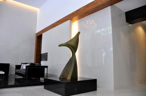 Wholesale Surface Painted Cast Bronze Sculpture Abstract Style For Hotel Decoration from china suppliers