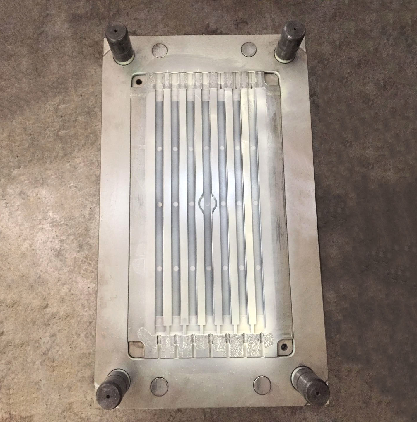 Wholesale PP Plate Injection Molding Tools PP Plate Injection Mould from china suppliers