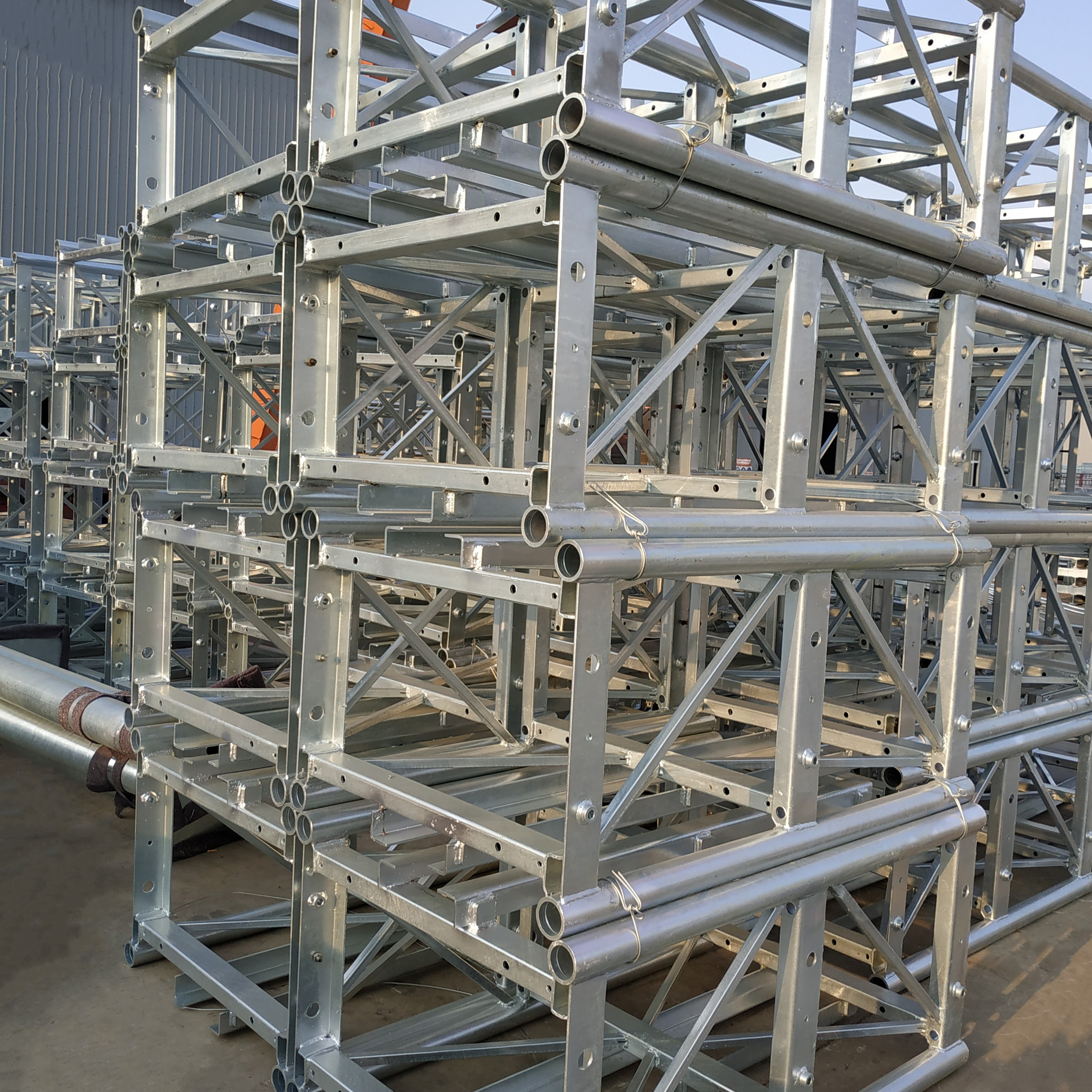 Custom Design 3 Legged Tubular Steel Lattice Antenna Wifi Telecommunication Towers