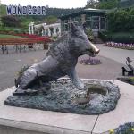 Life size casting antique bronze wild boar statue for outdoor decoration