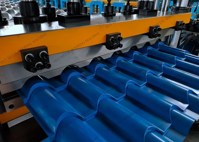 GI 1100mm Roof Roll Forming Machine Plc Automatic