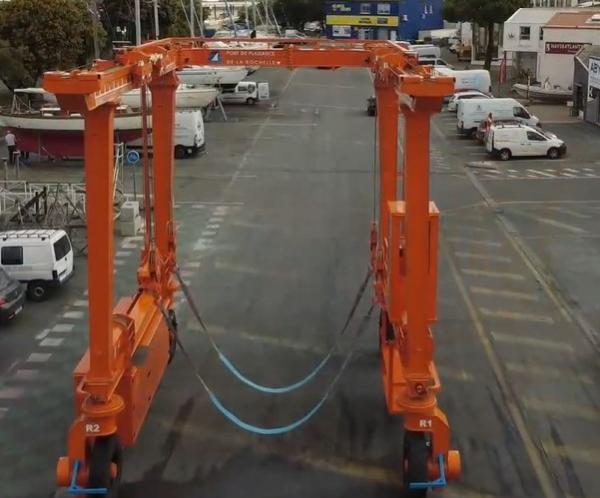 5-15m Lifting Mobile Boat Hoist Crane Single Or Double Beam Diesel Engine