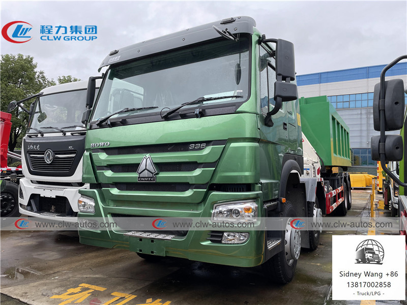 SINOTRUK HOWO 8x4 LHD Hydraulic Hooklift Garbage Truck With Folded Arm Crane