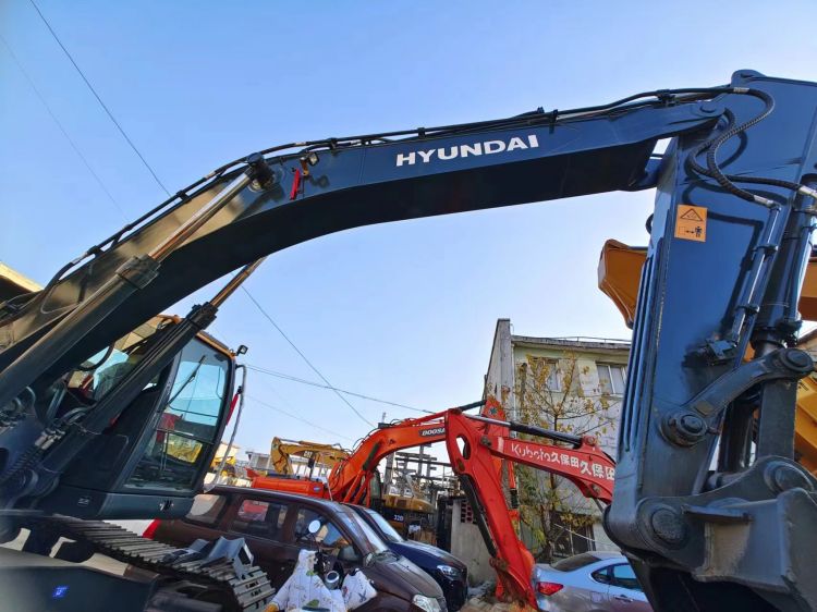Original Hydraulic Valve Hyundai 305 Excavator 30 Ton in Shanghai 1500 Working Hours