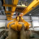 Electric Double Girder Overhead Crane 15ton Of Multi Flap Hydraulic Grabs