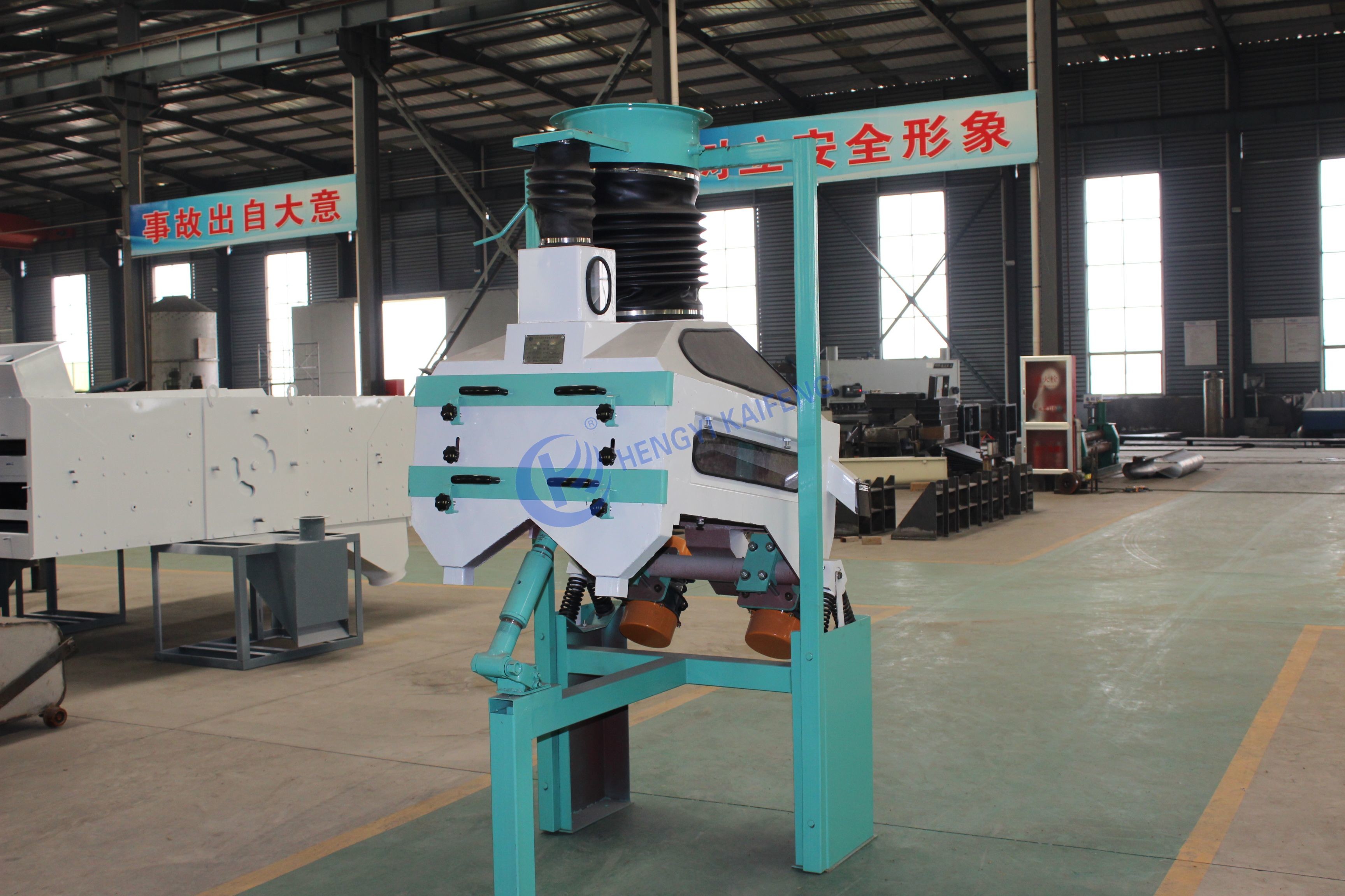 ISO9001 Destoner Machine Stone Removal Equipment For Large Scale Cleaning