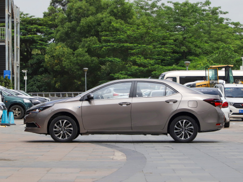 Used car electric for adults Toyota corolla dual engine E+ 2020 1.8L Comfort version Hybrid SUV car 4 door 5 seats Euro VI car
