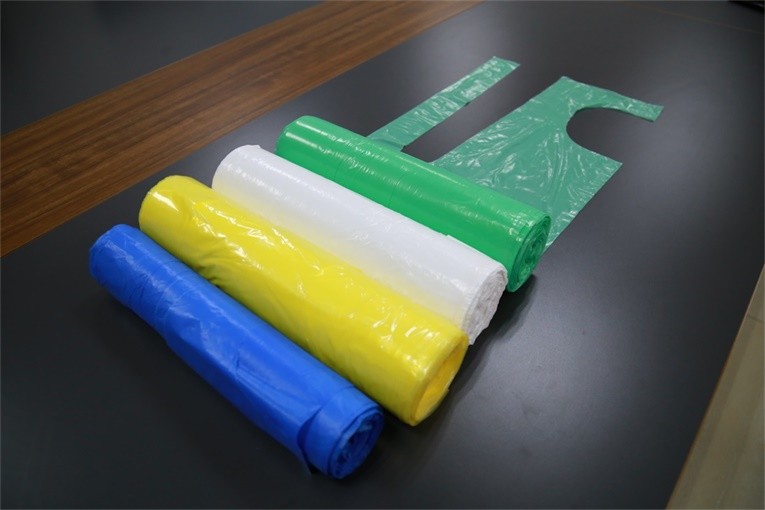 Polythene Plastic Disposable Medical Aprons On Roll Single Use Hygiene