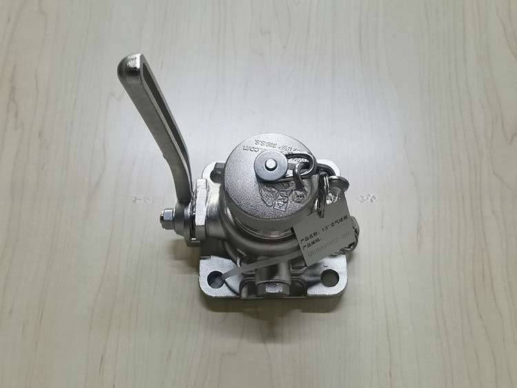 ISO Tank Container Spare Parts and Accessories 1.5'' BSP Air Inlet Ball Valve with Temperature Gauge