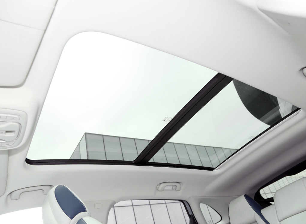 Feifan MARVEL R ER6 EV Electric Car 's 2023 Luxury Energy Vehicle with 4674 * 1919 * 1618mm Dimensions and 69.9kWh Battery