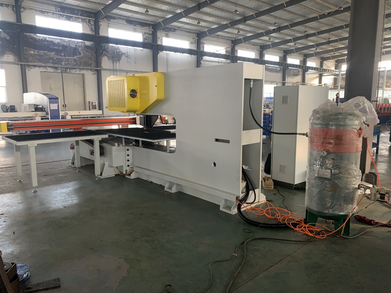 3mm Sheet CNC Mechanical Punching Press Process 40' Container Wall Plate