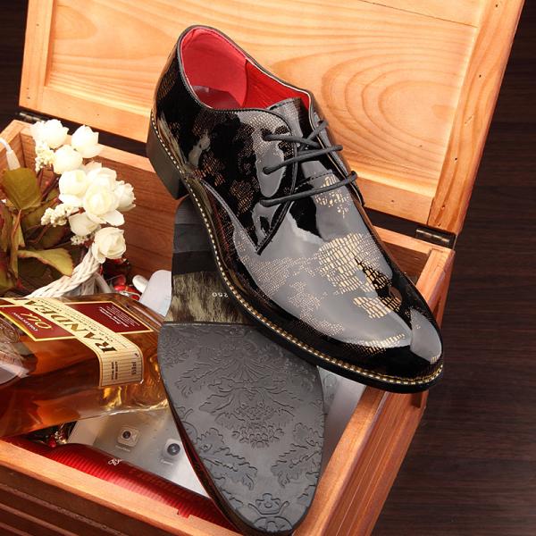 Business Patent Leather Mens Shoes , Brown Mens Dress Shoes With Golden Pattern