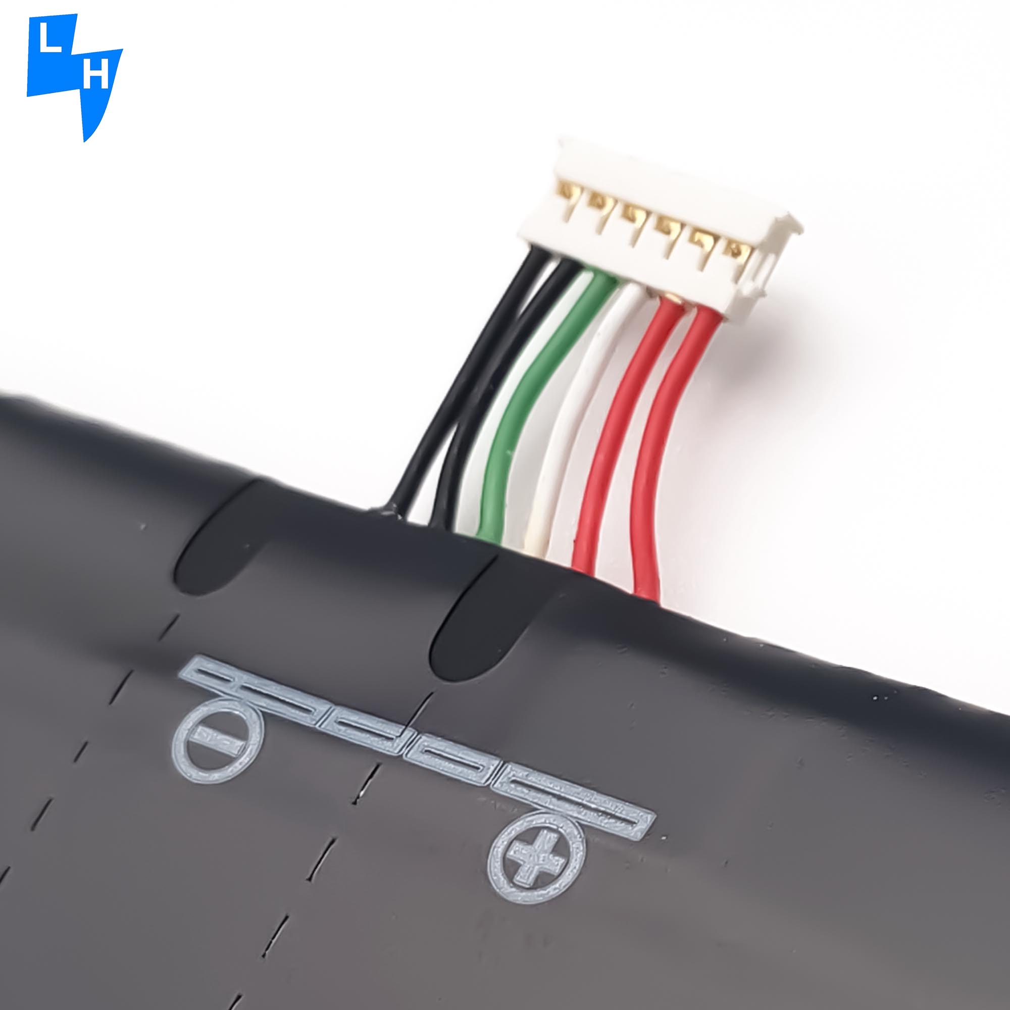 A Black 2600mAh Lithium Polymer BOP9C100 Battery for HTC D816 Desire816 Mobile Phone