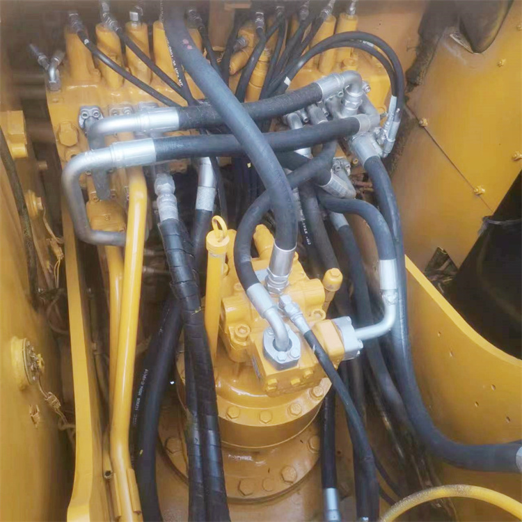 20 Ton Hydraulic Used Caterpillar 320D2 Excavator with 1.0 m3 Bucket Capacity in Japan