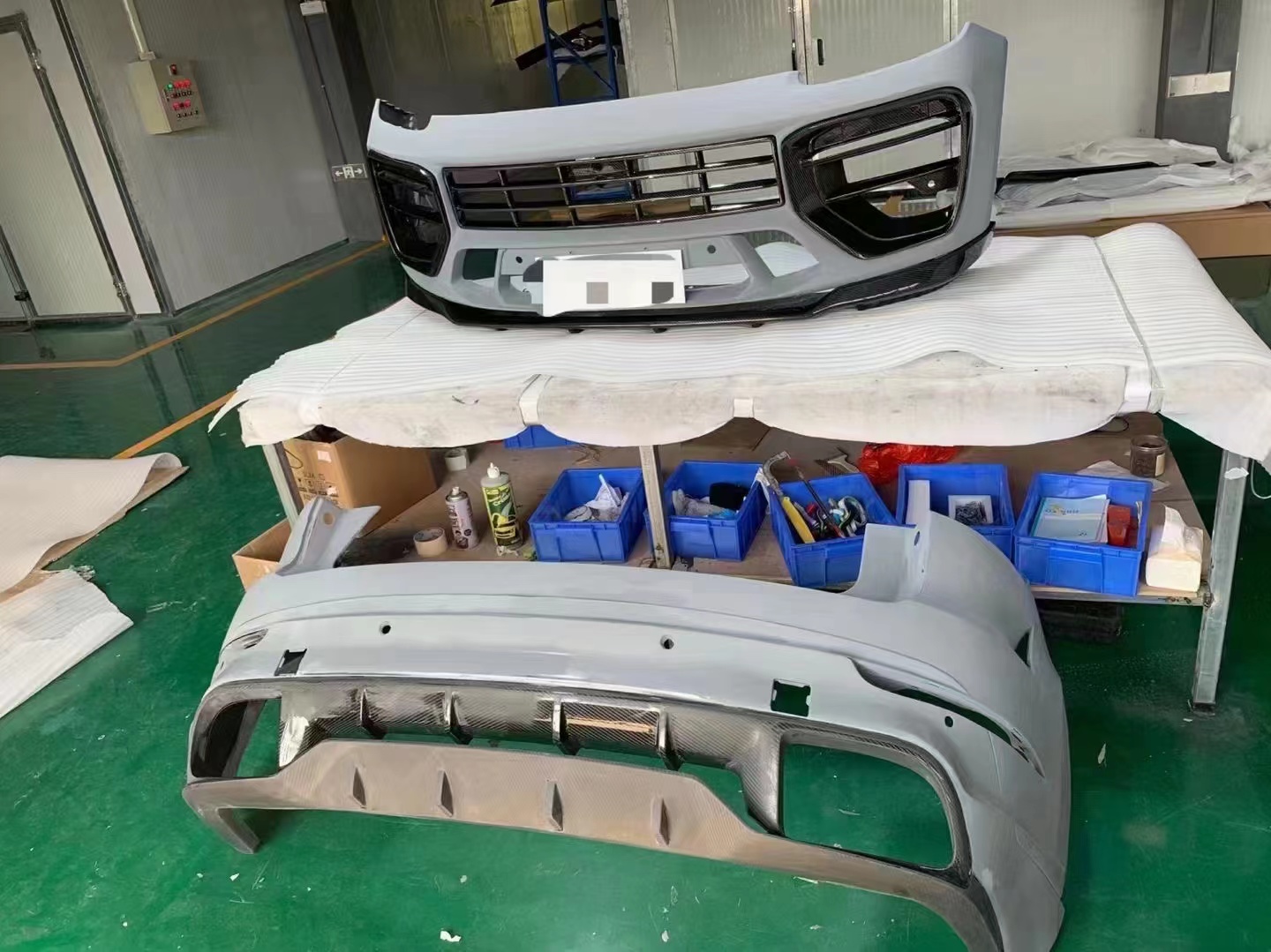 Cayenne Carbon Fiber Body Kit for Porsche Cayenne MTR Dry Carbon Fiber Body Kit Front and Rear Bumpers