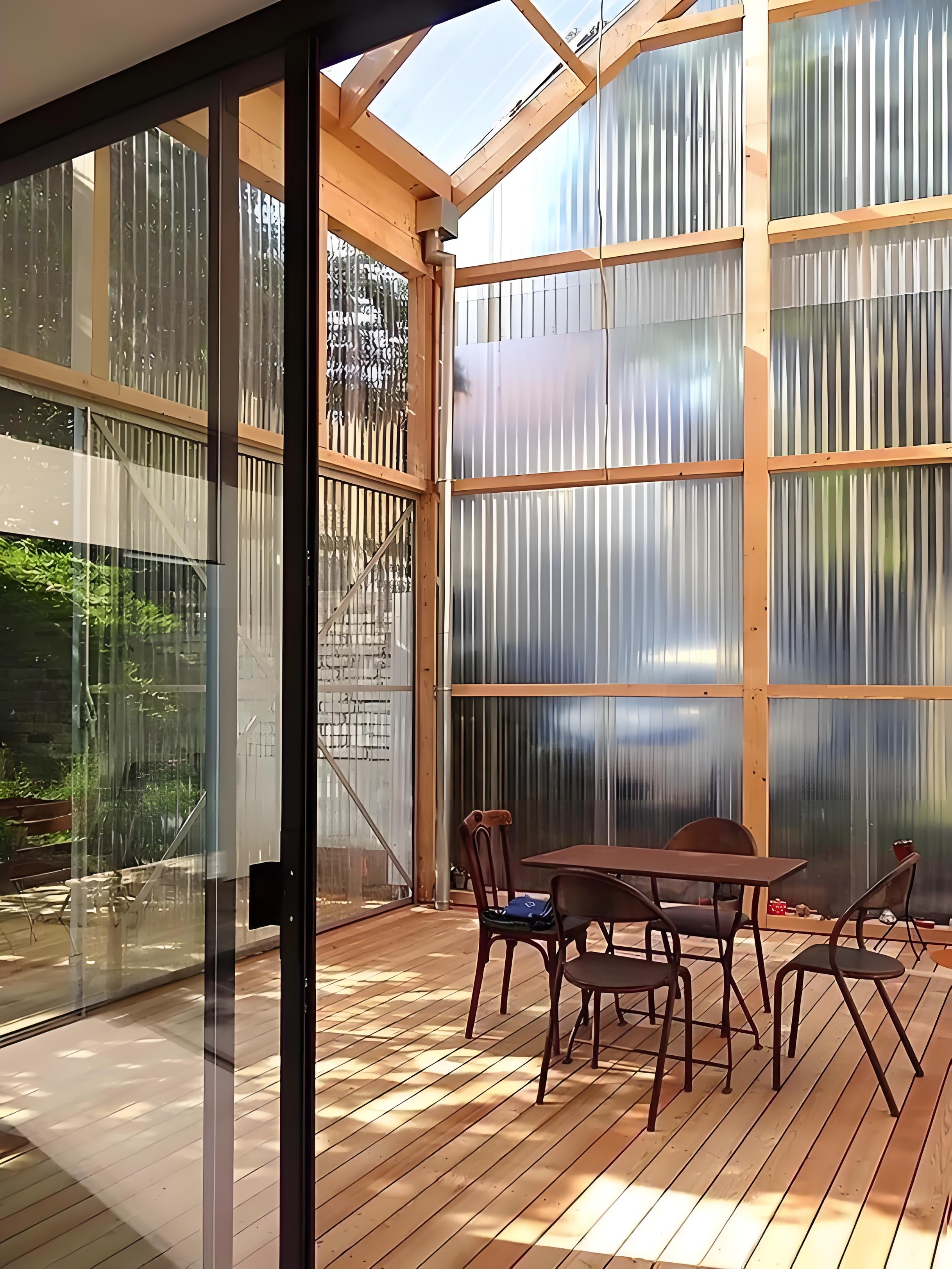 High-Performance 16mm Four-Layer Polycarbonate Sheet with Multi-Wall Design for Thermal Insulation and Impact Resistance