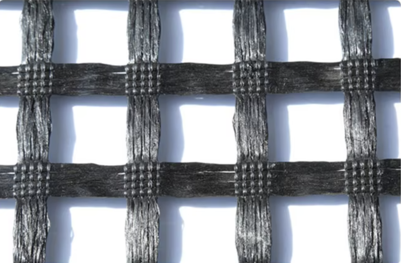 Retaining Wall PVC Coated Warp Knitted PET Polyester Geogrid For Railway Foundation