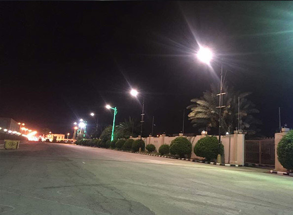 IP67 20W-120W Solar Powered Street Light Green Energy Remote Control