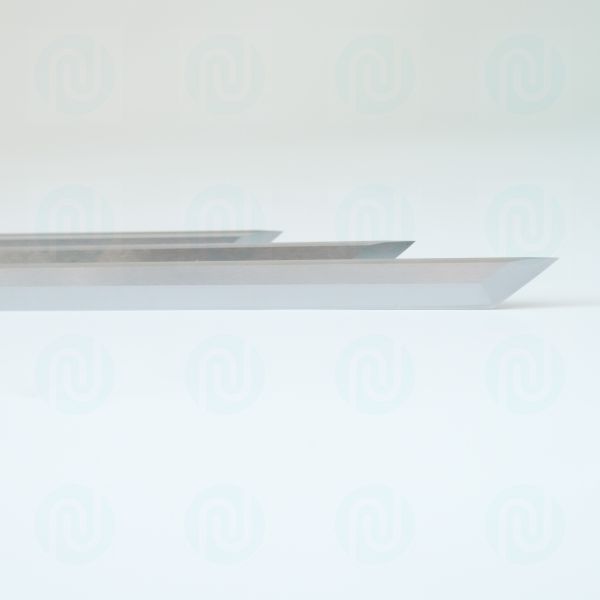 801437 Box of 10 blades 365*2.4 * 8.5 cm falls into the category of cutter knife blades.