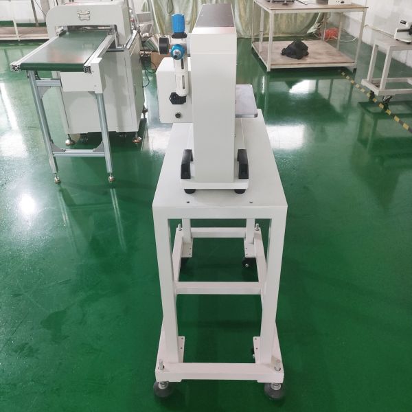 Scored Full Automatic PCB Separator Machine For Plate Leg Cutting