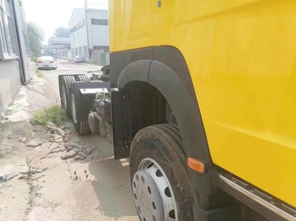 Sinotruk HOWO Heavy Truck 6*4 Tractor Truck Yellow with Euro 3/4/5 Emission and