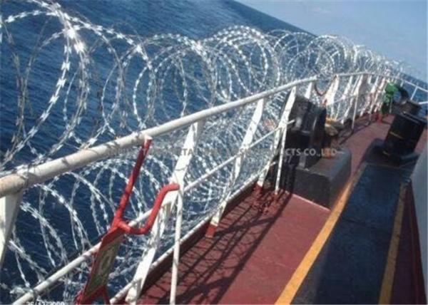 Electric Galvanized Concertina Razor Barbed Wire BTO22 Blade Style For Ship