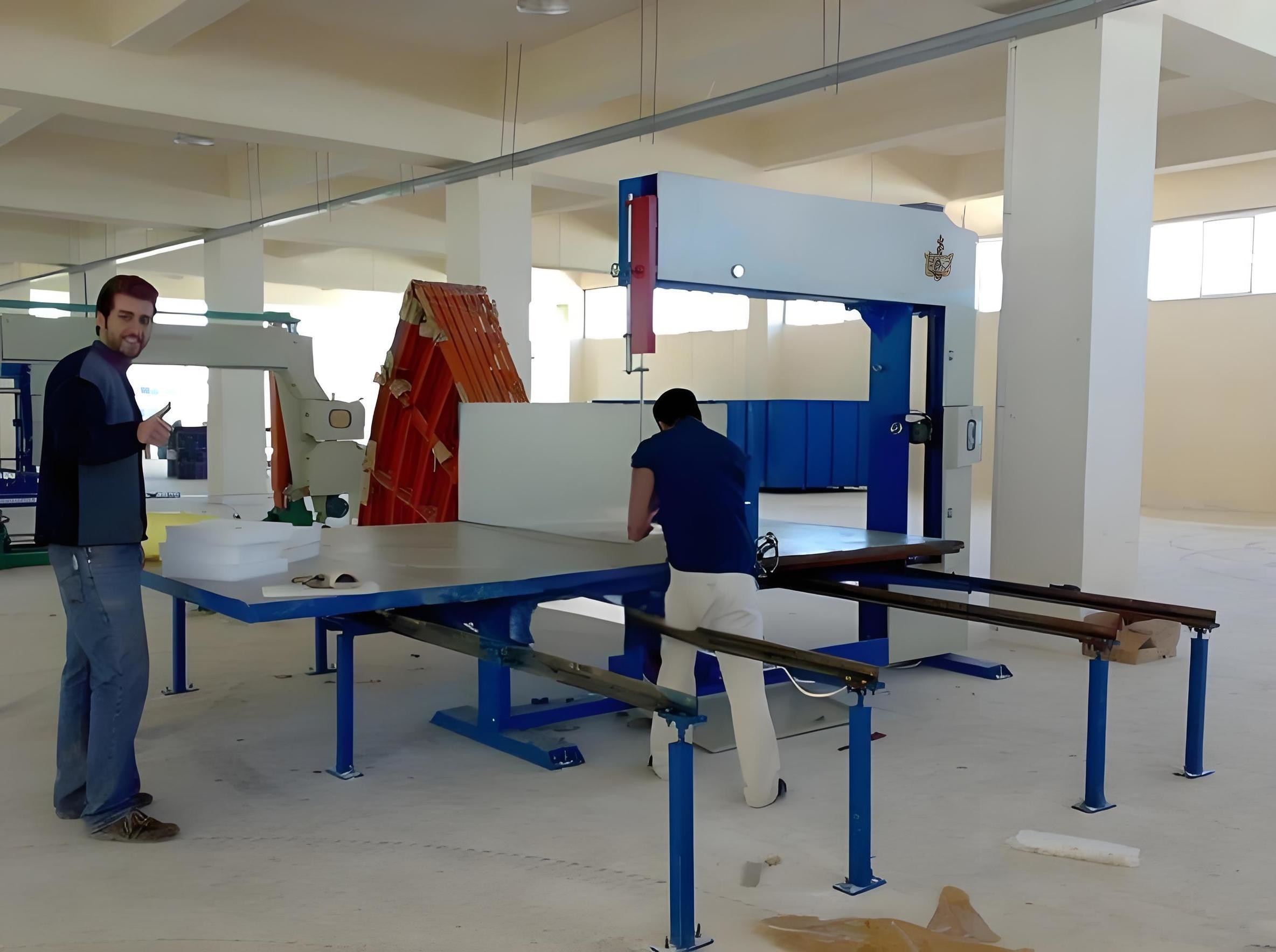 Precision Vertical Foam Cutting Machine Square Foam Block Manual Cutter with PLC Control System