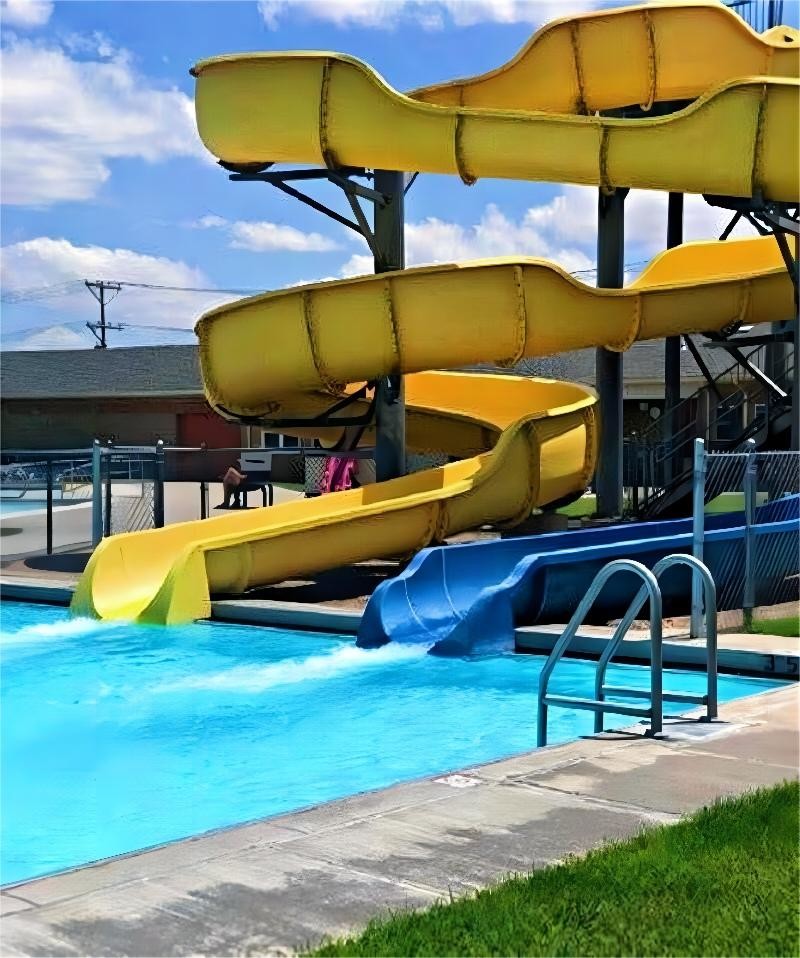 Commercial Swimming Pool Water Play Game Fiberglass Slide 10-12mm Thickness