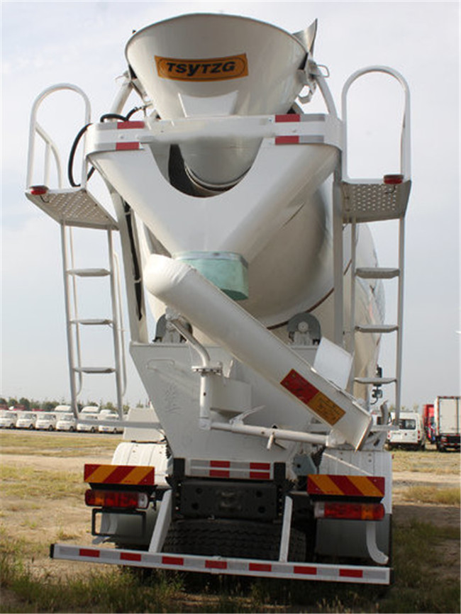 SINOTRUK HOWO 6x4 8m3 Concrete Mixer Truck With Pump Self - Loading