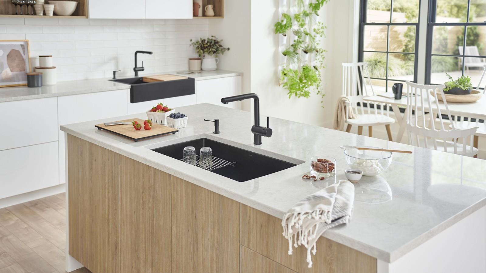 Customized White Matte Kitchen Cabinets with Spice Basket and Quartz Stone Countertop