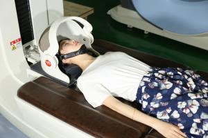 Wholesale Alien Capsule Disc Decompression Machine Hydraulic Drive 30 -150KG Patients Weight from china suppliers
