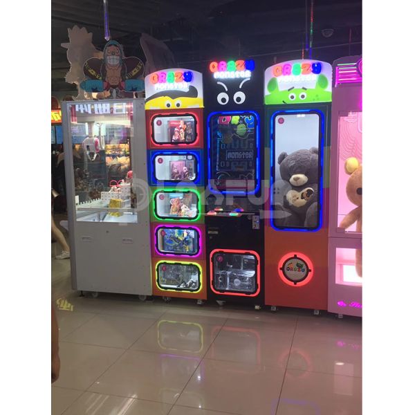 Latest Hot Selling Malls Kids CRAZY BALL MONSTER Claw Gift Coin Operated Grabber Vending Game Machine