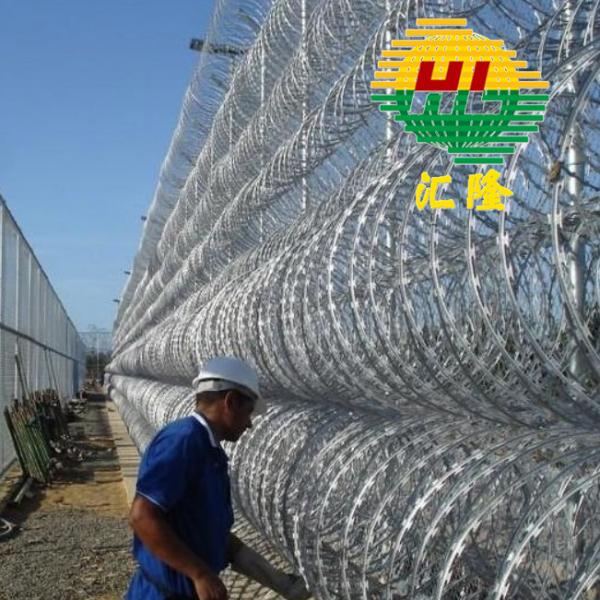 Low Price Stainless Steel Ss 304 Bto-22 Cbt-65 Razor Barbed Wire / Galvanized