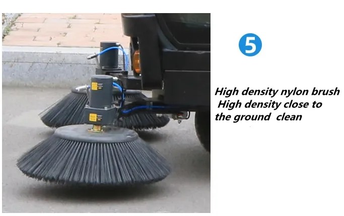 Driving Type Full Closed Cabin Road Street Sweeping Machine For Cold Area