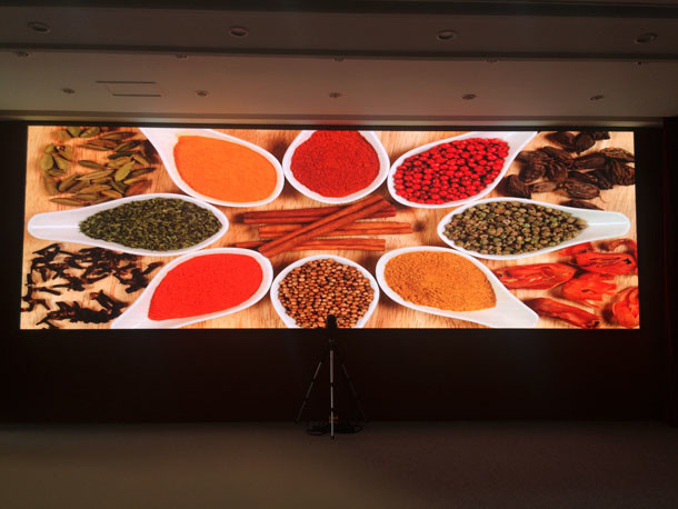 Fanless Commercial Led Display Screen Ultra High Resolution LED Display 3840HZ