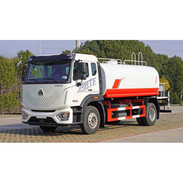 Euro 3 4 5 6 Emission Standard Sinotruk Howo 4*2 Sprinkler Truck for Road Dust Prevention