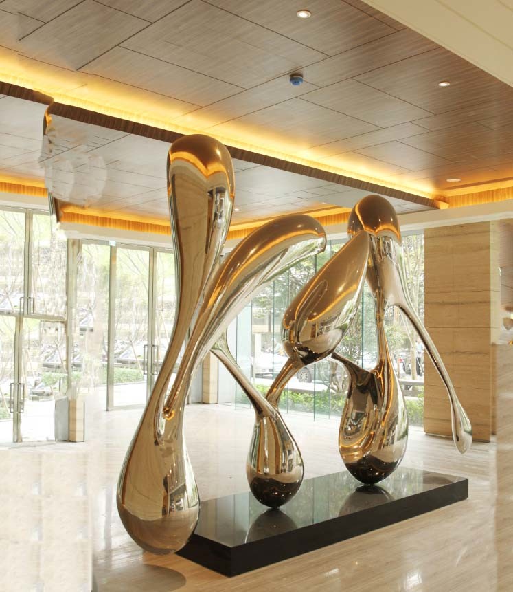 Modern Garden Ornaments Statues , Metal Art Stainless Steel Garden Sculptures