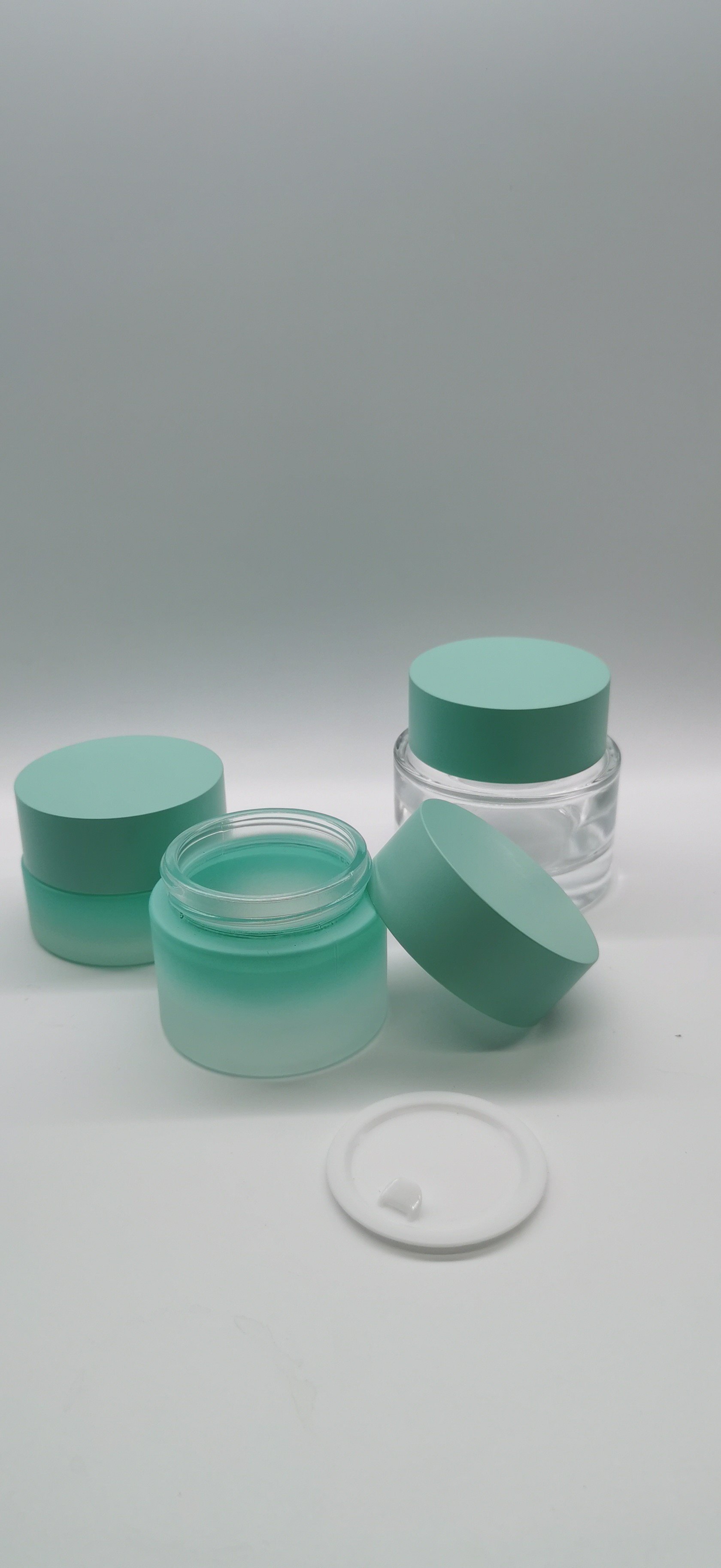 Cosmetic Glass Lotion Bottles Jar Cylinder Shape Classical Design 100ml