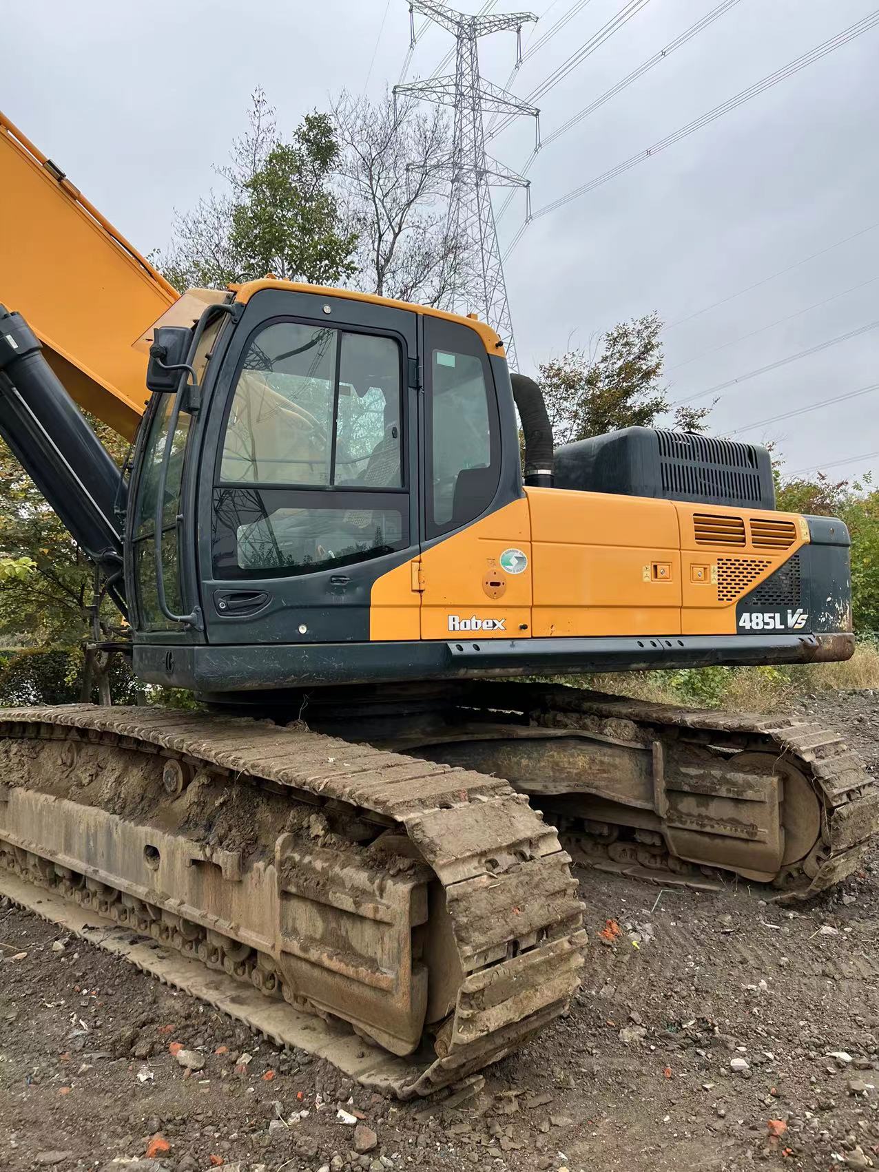 Used Hyundai 485-9T Excavator in Shanghai with 2.5 m3 Bucket Capacity and Cummins Engine