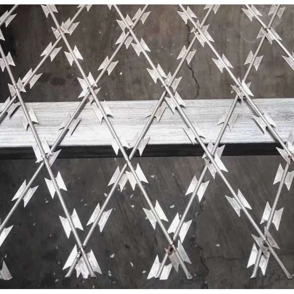 High Strength Galvanized Anti-Climb Welded Barbed Razor Wire Mesh Fence