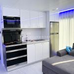 Robust Construction Luxury Pontoon Boat Aluminum Houseboats Custom Design