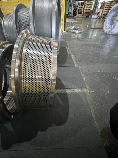 52-55 HRC Hardness Rapid Discharge Pellet Die For SZLH320 Pellet Mill With Long