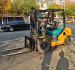 Komatsu 3 Ton Used Diesel Forklifts 4.5m Lifting Height 3 Masts Stages Moving