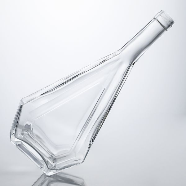 Polygonal Shape Glass Bottle for Gin Rum Whisky Cork Top and Sealing Type Cork