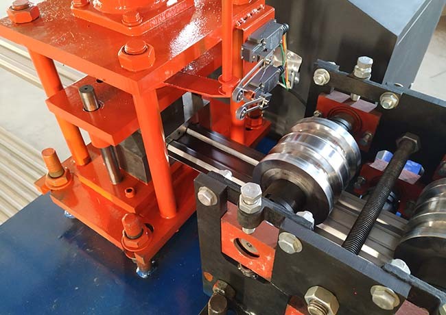 Hand Touch Screen Keel Making Machine